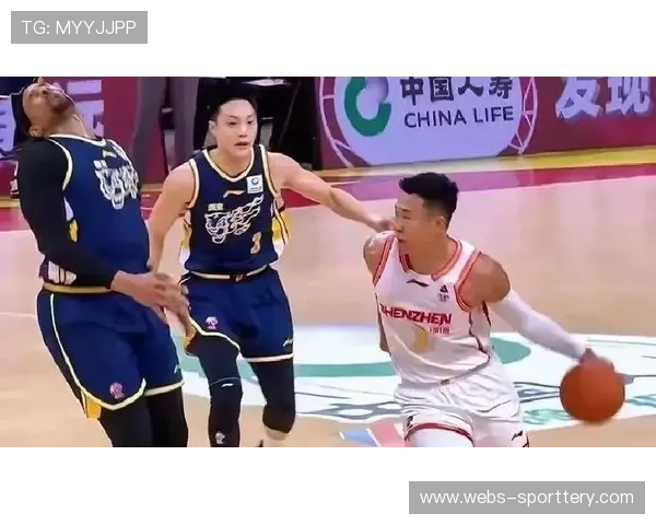 “广东深圳德比战，胡明轩关键防守成转折点”