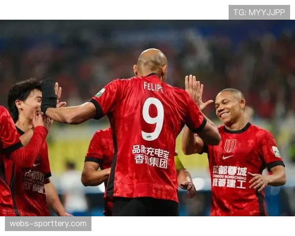 申花前锋费利佩手部伤愈复出，生日替补登场演帽子戏法